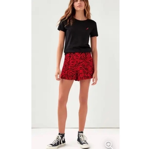Aritzia Sunday Best Gemma Red Black Printed Ruffle Shorts - Picture 2 of 9